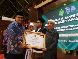 Diserahkan Kakanwil, Kembangkan Kurikulum Terintegrasi, Dayah Insan Qurani Terima Penghargaan dari Kemenag Aceh