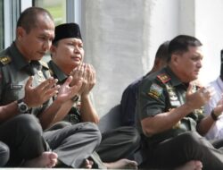 Kasdim 0101/KBA Dampingi Pangdam IM Beserta Rombongan dalam Ziarah dan Doa Bersama di Makam T. Nyak Makam