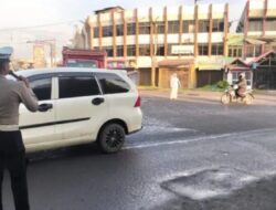 Musim Hujan, Satlantas Polres Lhokseumawe Imbau Pengendara Waspada di Jalan Raya