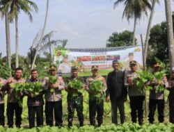 Kapolresta Banda Aceh Lakukan Panen Ketahanan Pangan Bergizi di Kuta Baro