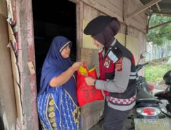 Jum’at Berkah, Ditsamapta Polda Aceh Bagi Sembako Untuk Warga Kurang Mampu