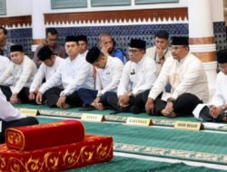 Pj Gubernur Safrizal Saksikan Warga Australia Masuk Islam di Masjid Raya