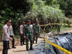 Kapolres Nagan Raya Meninjau Jembatan Gantung yang hampir putus dan Badan Jalan yang Longsor Pasca Banjir