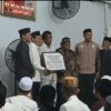 Safari Ramadhan Ke Mesjid Besar Peusangan Bireun, Wagub Serahkan Bantuan Ratusan Juta