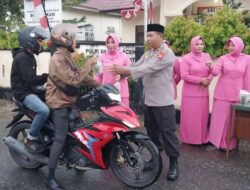 Berbagi di Bulan Ramadhan, Polsek Kaway XVI Bagi Takjil dan Santunan Anak Yatim